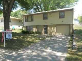 9472 Tomahawk Blvd, Omaha NE  68134-2761 exterior