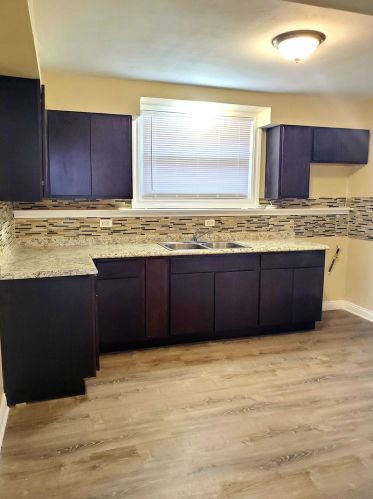 157 146 St, Chicago IL 60827-2715 exterior