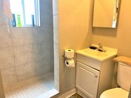 2630 L St, Bakersfield CA 93304-3045 exterior