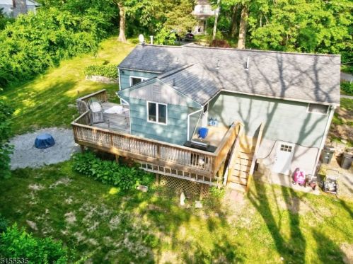 25 Grandview Ln, West Milford Lakes NJ  07480-1424 exterior