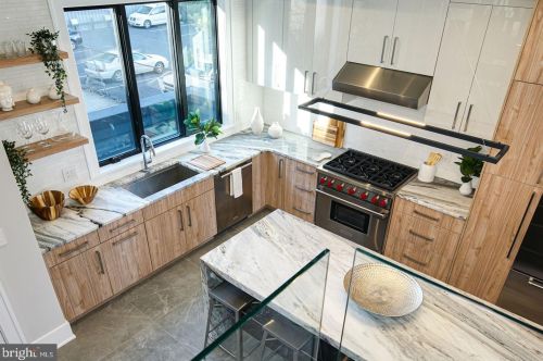 722 Broad St, Philadelphia PA 19146-3119 exterior