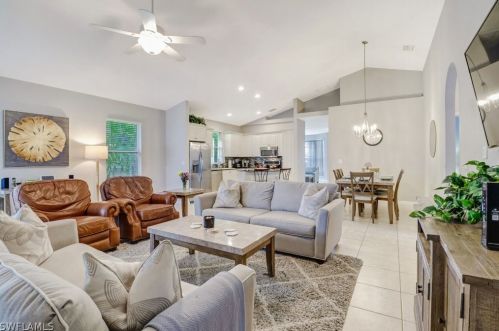 840 96th Ave, Naples, FL 34108-2466