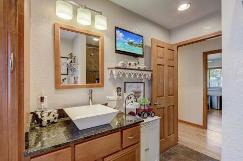 2501 Clayton Crst Ave, Milwaukee WI 53221-3735 exterior