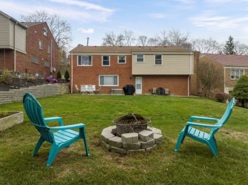 1491 Mohican Dr, Pittsburgh PA 15228-1613 exterior