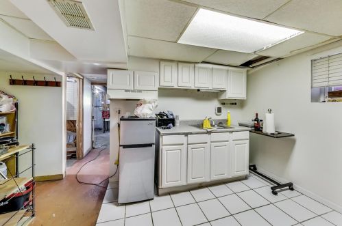 2836 Lunt Ave, Chicago IL 60645-2917 exterior