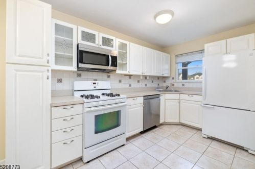 124 Exeter Ct, Piscataway NJ  08854-2178 exterior