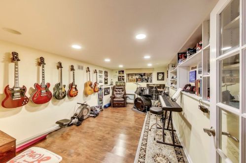 5337 Nashville Ave, Chicago IL 60638-1217 exterior