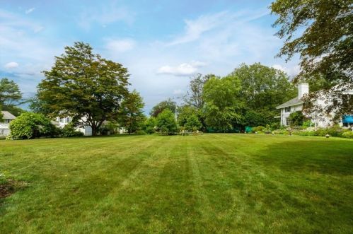 31 Bowery St, Middletown RI 02840-3560 exterior