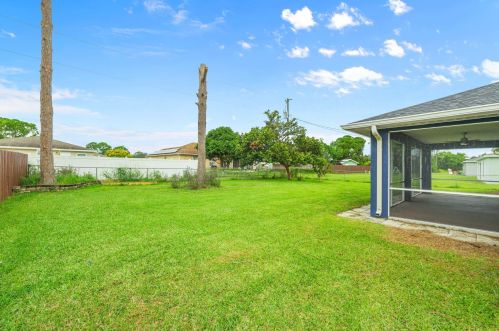 462 Mainsail St, Fort Pierce FL  34983-1265 exterior