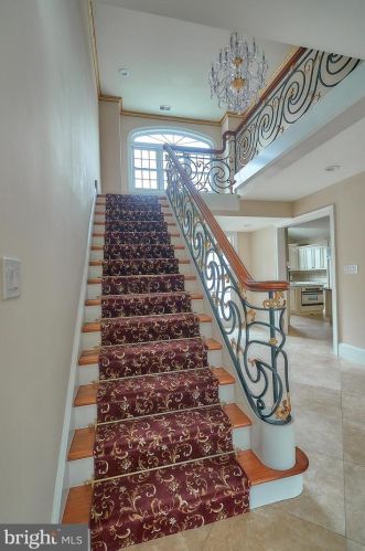 2221 Jefferson Ln, Huntingdon Valley PA 19006-6038 exterior