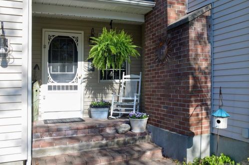 34 Kennedy Dr, Enfield, CT 06082-5338