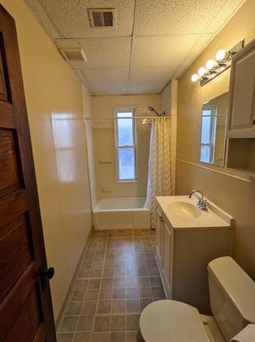 26 Mendon St, Worcester MA 01604-4804 exterior