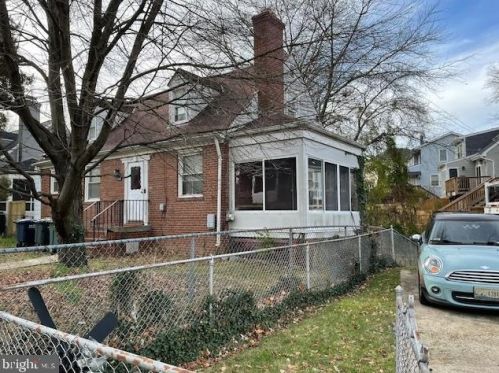 3082 Clinton St, Washington, DC 20018-2638