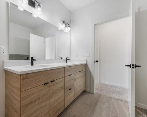 2867 Indiana Ave, Saint Louis MO 63118-2506 exterior