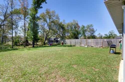 5849 Fairlands Rd, Milton FL 32583-1809 exterior