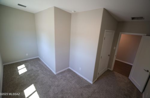 5751 28 St, Tucson AZ 85711-5925 exterior