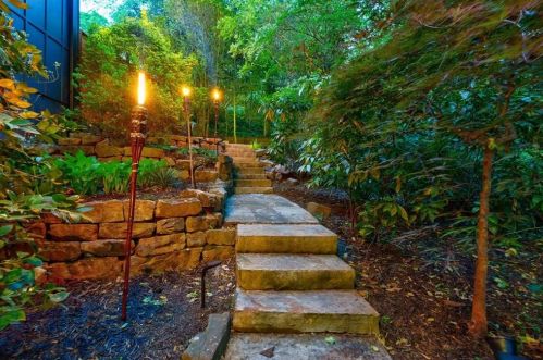 620 Colebrook Ct, Atlanta GA  30327-4710 exterior