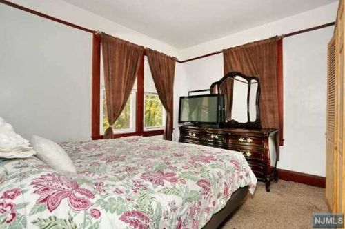 1108 Lorraine Ave, Teaneck NJ 07666-5745 exterior