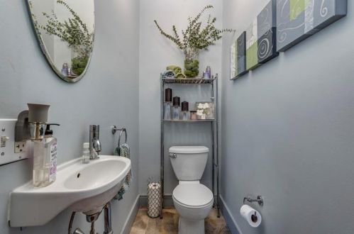 241 38 St, Pittsburgh PA 15201-1807 exterior