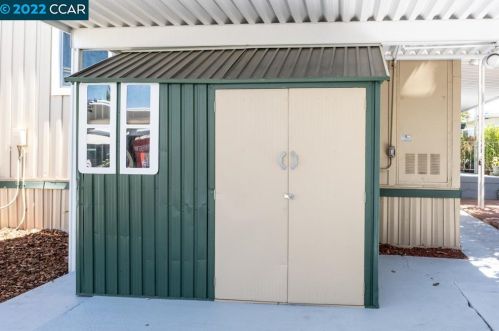 2081 Dalis Dr, Concord CA 94520-5423 exterior