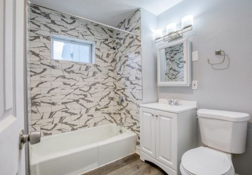 56 James St, Springfield MA 01105-1416 exterior