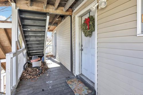 195 Elizabeth St, Derby CT 06418-1814 exterior