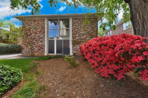 3668 Kingsboro Rd, Atlanta GA 30319-1320 exterior