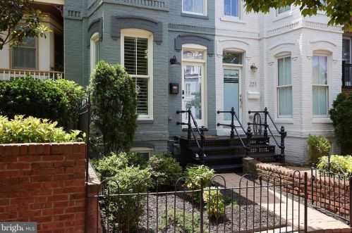 221 E St, Washington DC  20002-7700 exterior