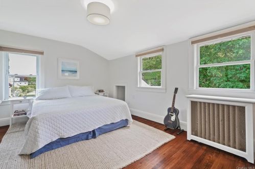 35 Wilson Ave, Valhalla NY 10595-2026 exterior