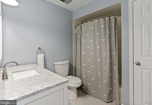 701 Rdg Dr, Mc Lean VA 22101-1620 exterior