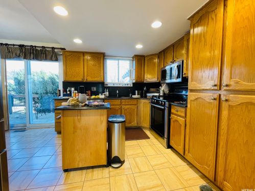 3358 6610, Taylorsville UT 84084-6904 exterior