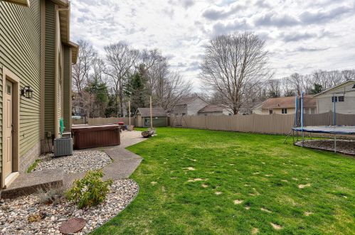 1061 Robinhood Dr, Meskegon MI  49445-2075 exterior