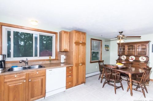 51 David St, Enfield CT 06082-5033 exterior