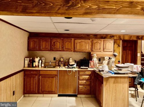 1172 Laurel Ln, Huntingdon Valley PA 19006-3216 exterior