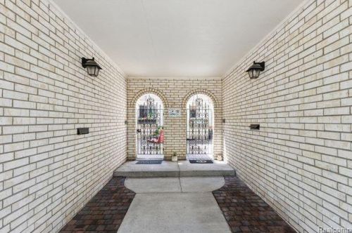 1201 Oakwood Ct, Rochester MI 48307-2539 exterior