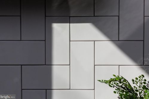 24 New St, Lancaster PA 17602-2047 exterior