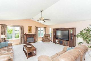 215 Crabapple Dr, Waukee, IA 50263-8114