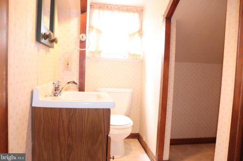 727 Chestnut St, Limerick PA 19468-2117 exterior