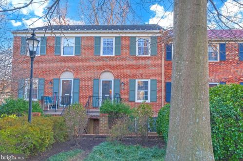 3243 Sutton Pl, Washington, DC 20016-7526