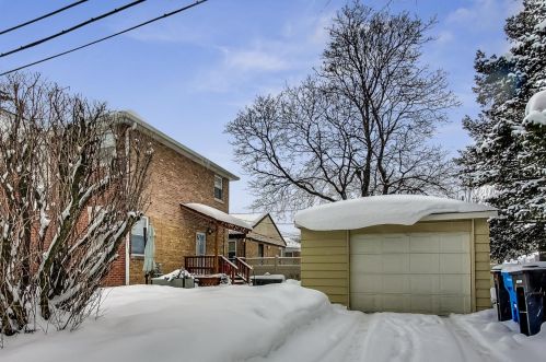 6098 Caldwell Ave, Chicago IL 60646-4111 exterior