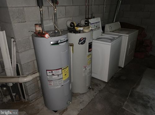 1706 Crossfield Dr, Lancaster PA 17603-6789 exterior