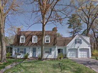 7 Tecumseh Dr, Springfield, MA 01106-1924