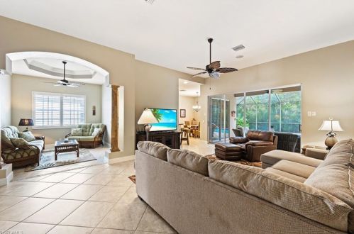 15892 Delaplata Ln, Naples FL 34110-2804 exterior