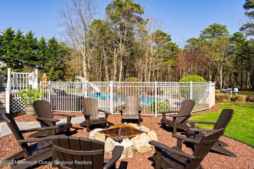 4 Country Rd, Jackson Twp NJ 08527-3300 exterior