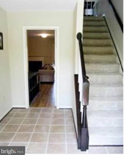 6038 Lands End Ln, Alexandria, VA 22315-2668