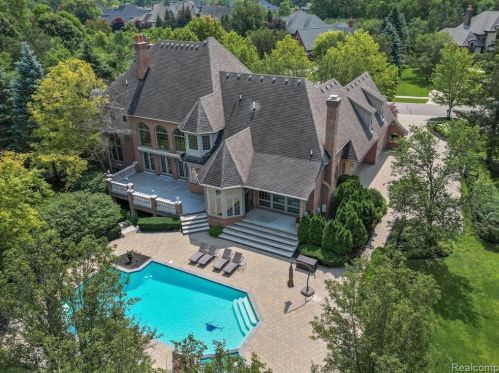 47800 Bellagio Dr, Northville, MI 48167-9804