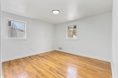 3828 Henley Dr, Pittsburgh PA  15235-5041 exterior