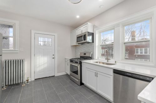 7259 Michigan Ave, Chicago IL 60637-4502 exterior