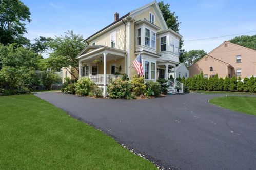 15 Oak St, Newton, MA 02464-1407