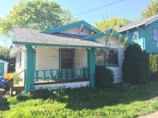 1725 50th Ave, Portland OR  97215-3233 exterior